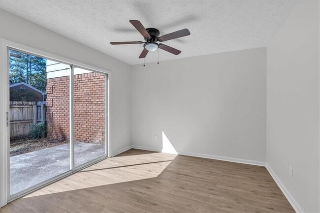 Building Photo - 2613 Stratford Ln