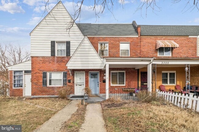 Building Photo - 3318 Blaine St NE