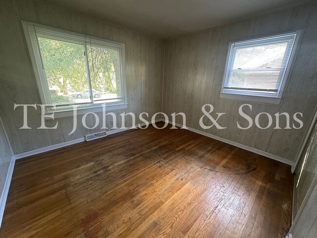 Building Photo - 3 Bed Home Situated near Hwy. 311 & Local Golf Course