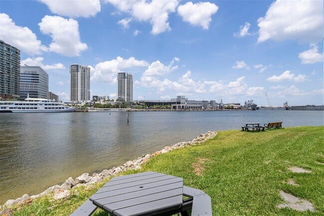 Building Photo - 727 Coral Reef Dr