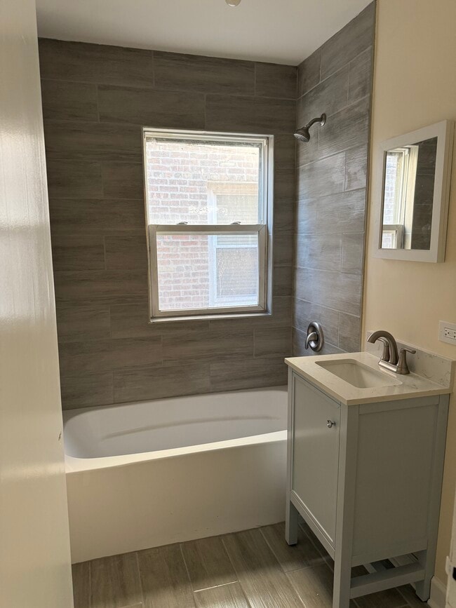 Building Photo - 1116 W 94th St