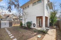 Building Photo - 1003 Fiesta St