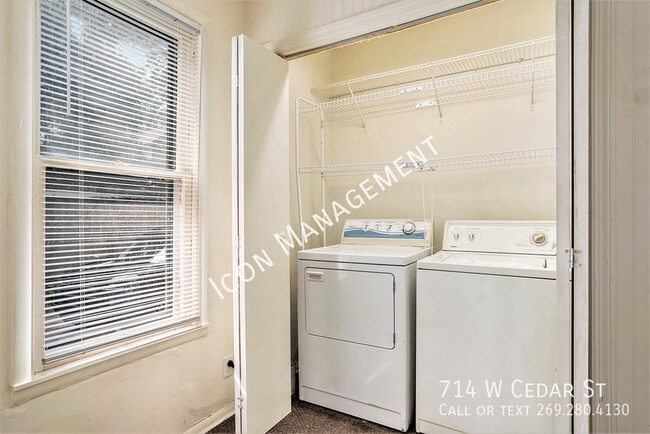 Building Photo - 714 W Cedar St