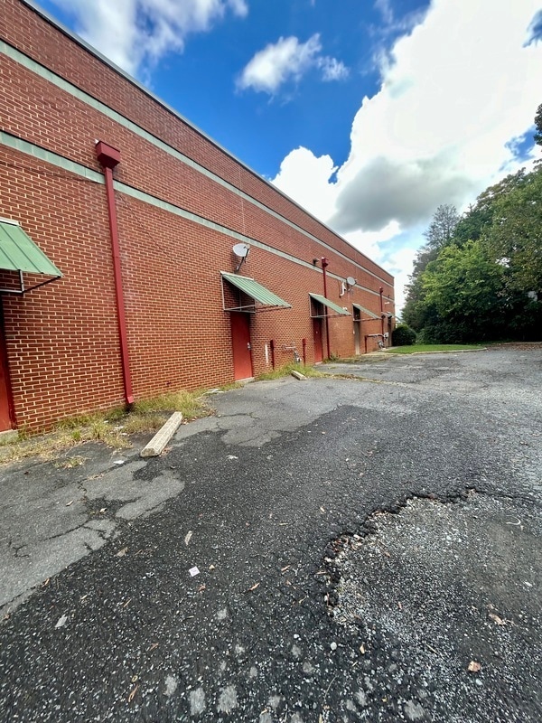 Building Photo - 5534 Albemarle Rd