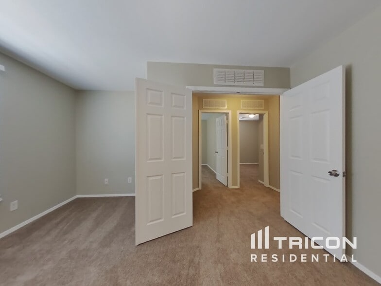 Building Photo - 43846 W Magnolia Rd