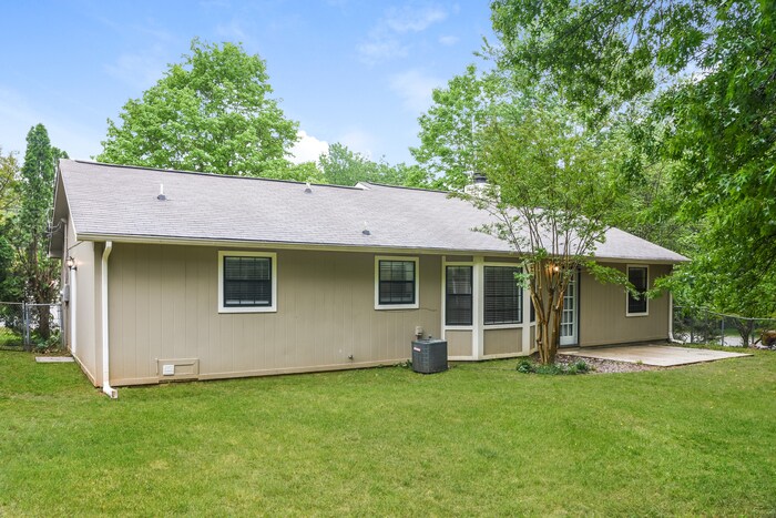 Building Photo - 14155 Creek Hill