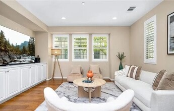 Building Photo - 66 Full Moon