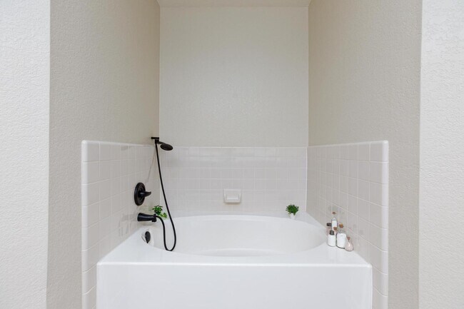 Building Photo - 9817 Dardanelle Ct