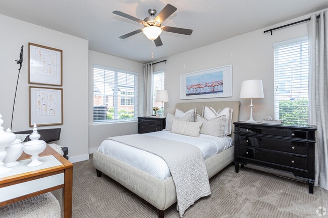 Building Photo - Cresthaven