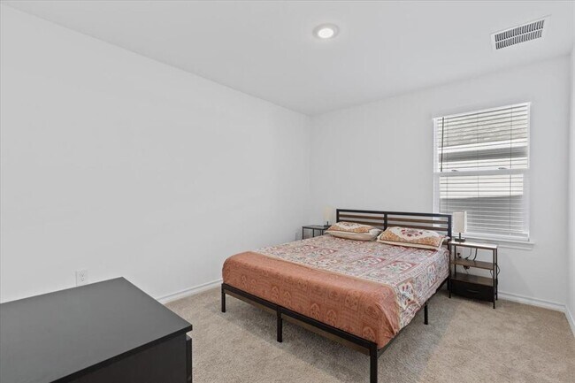 Building Photo - 5200 Jason Dr