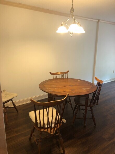 Dining/living room - 120 Courtyard Ln