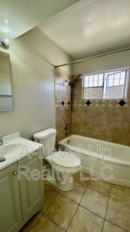 Building Photo - 2509 E Cochise Vista