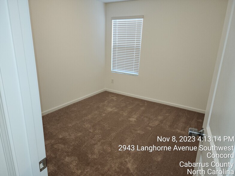 Building Photo - Room in Single Family Home on Langhorne Ave SW