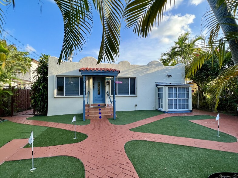 Frontyard with Gated Parking and Outside Gate Parking - 1328 SW 21st Ter