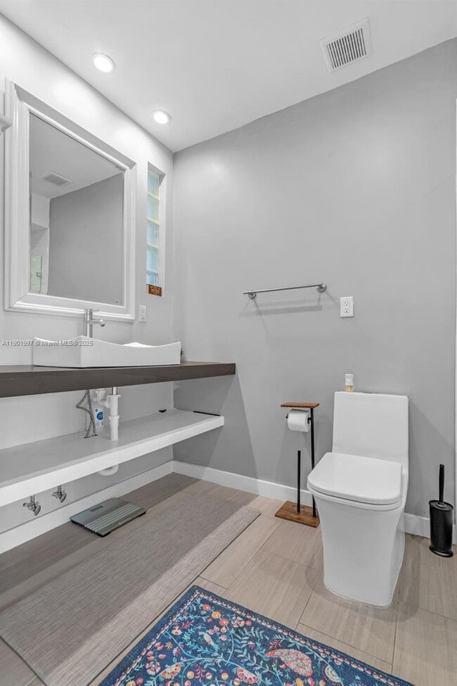 Building Photo - 13105 Ixora Ct