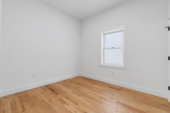 Building Photo - 94 Van Horne St