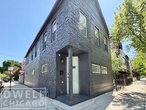 Building Photo - 1419 N Paulina St