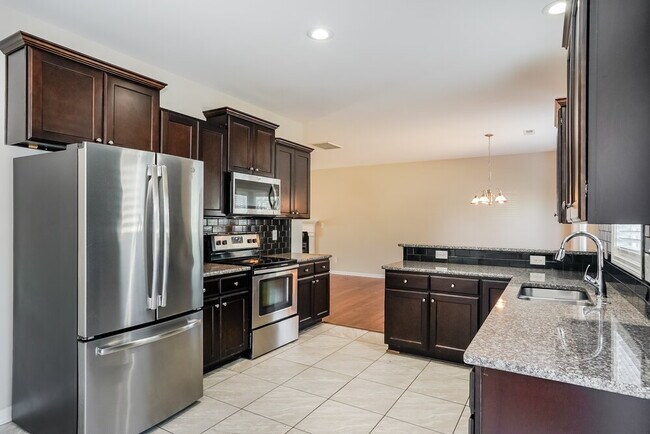 Building Photo - 229 Darecrest Ln