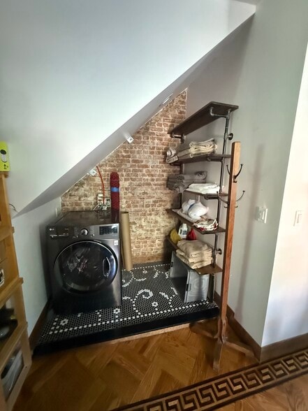 Washer/dryer - 373 Decatur St