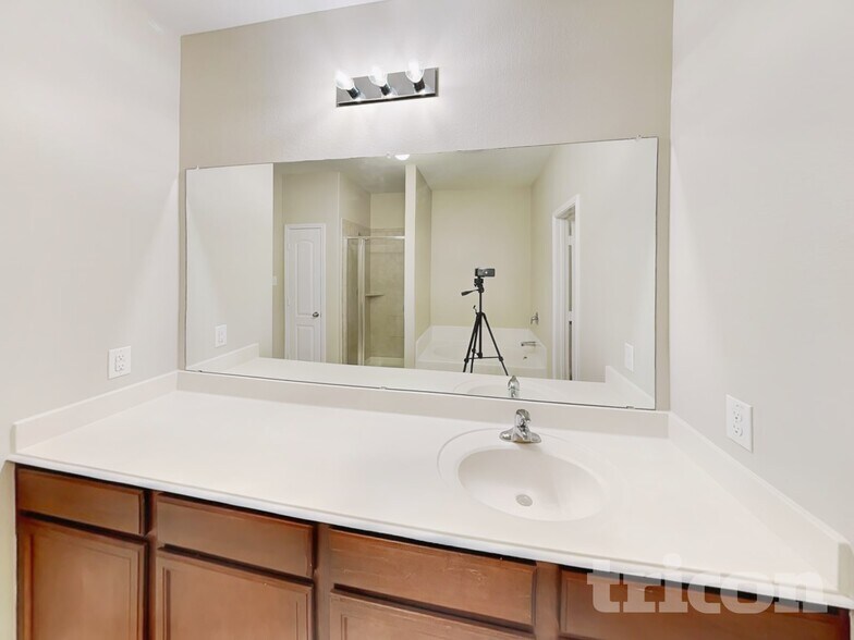 Building Photo - 132 Houston Pl