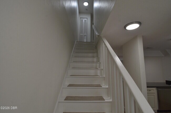 Building Photo - 175 Yorktowne Dr