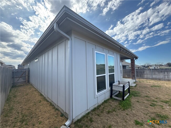 Building Photo - 2214 Wasabi Rd