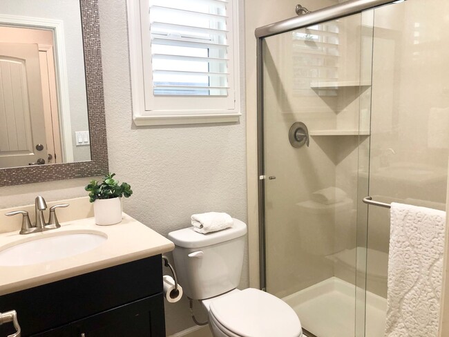 Building Photo - Beautifully Upgraded 4 Bedroom, 3 Bathroom...