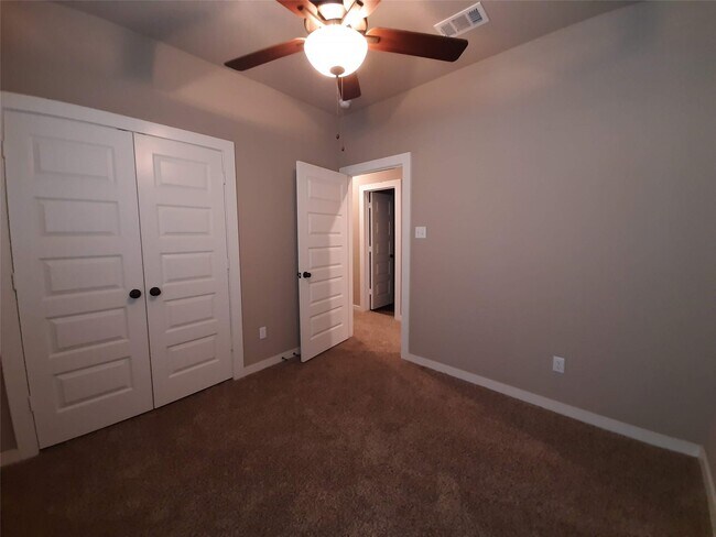 Building Photo - 25148 Pacific Wren Dr