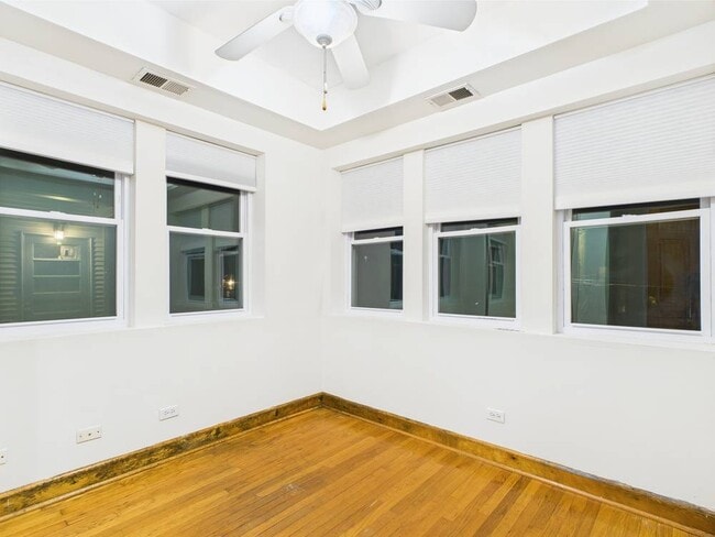 Building Photo - 6311 N Oakley Ave