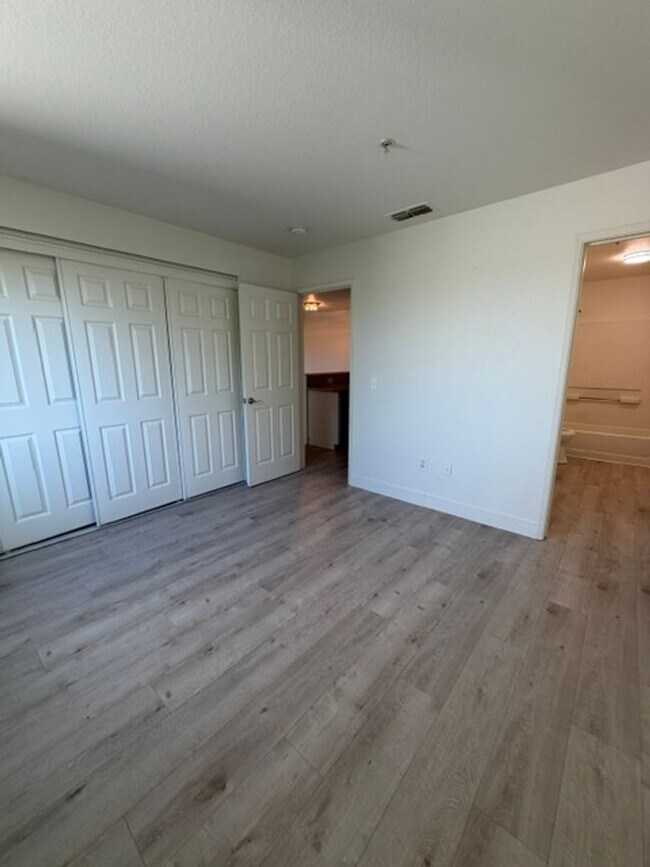 Building Photo - Very Nice 2 Bedroom and 2 Bathroom Apartment $2,425 + $125.00 WSG