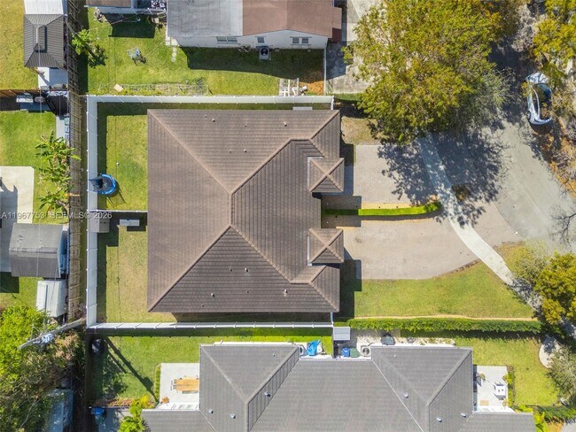 Building Photo - 1515 SW 65th Pl