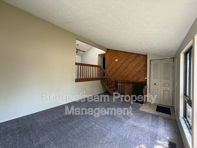 Building Photo - 2421 Bentree Ct