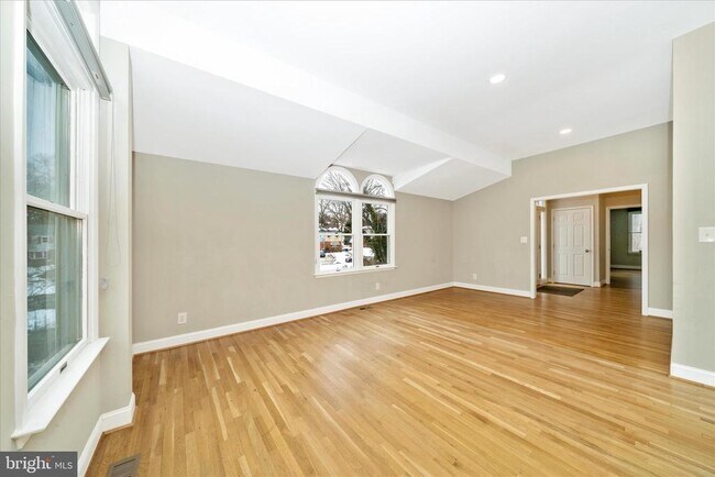 Building Photo - 3313 Moline Rd