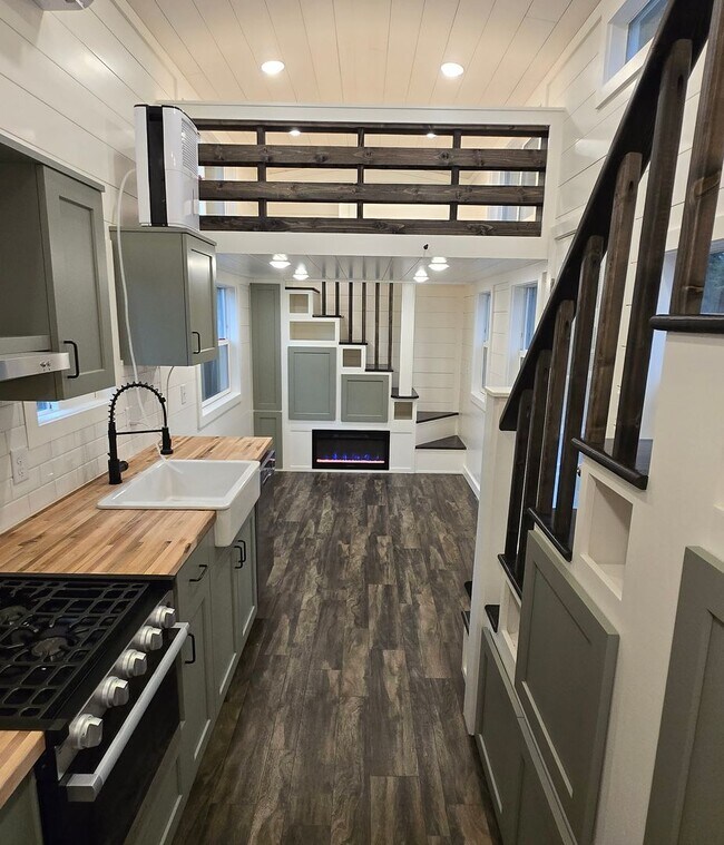 Building Photo - Charming 1920 Updated Vintage Home with ADU in the Heart of Port Hadlock!