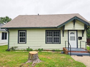Building Photo - 1308 W Walker St