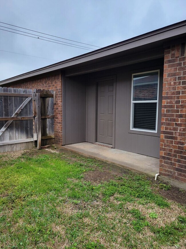 Building Photo - 1514 Dakota Trce