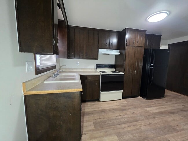 Building Photo - 1213-1215-1215 S Erie St