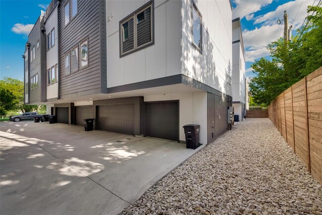 Building Photo - 1118 Galveston Ave