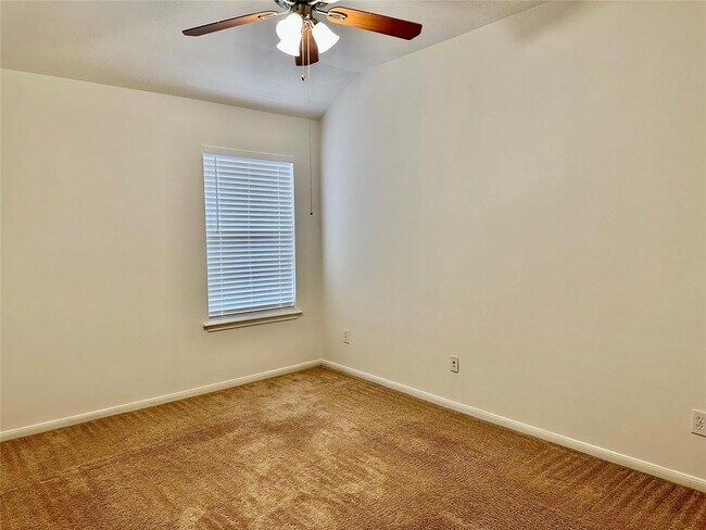 Building Photo - 30415 Deleon Fields Dr
