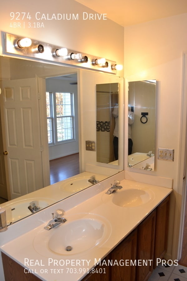 Building Photo - 9274 Caladium Dr