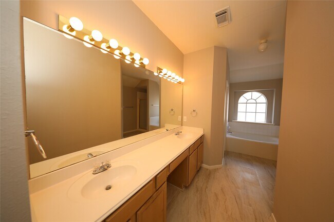 Building Photo - 5539 Mountain Forest Dr