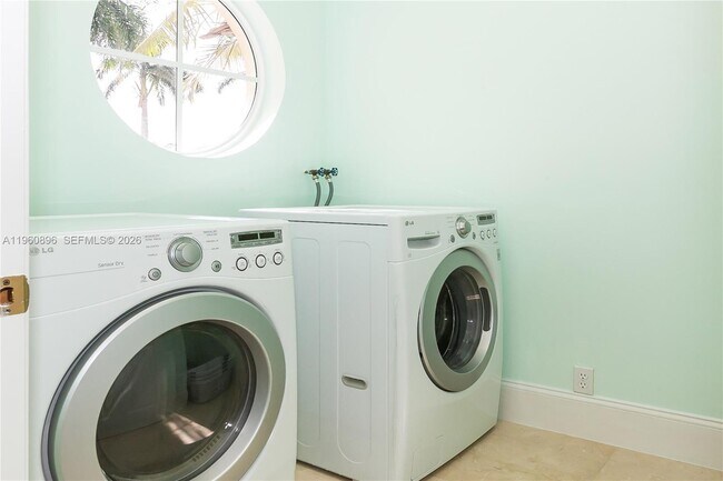 Building Photo - 3162 Inverness