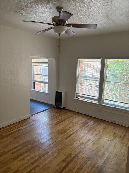 Building Photo - 1845 N Gramercy Pl