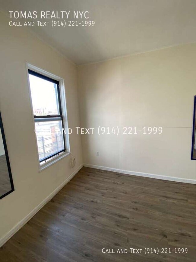 Building Photo - 142 School St