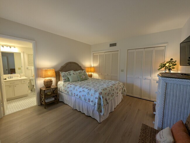 Building Photo - 16941 Waterbend Dr