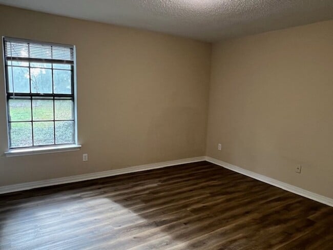 Building Photo - Brick home off Three Notch Road