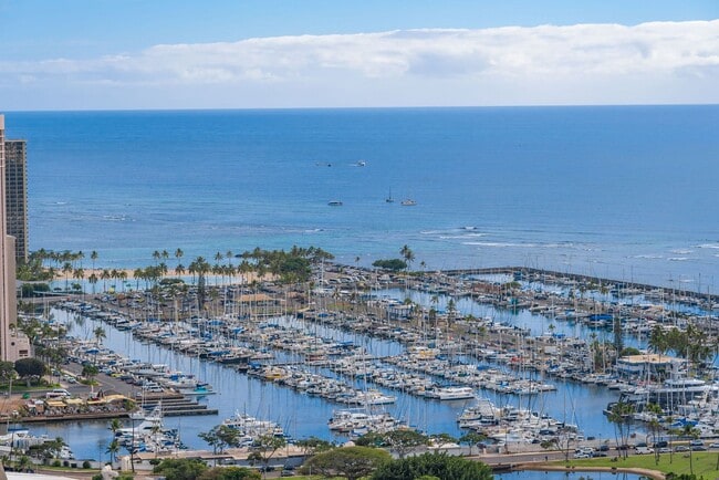 Building Photo - Sky Ala Moana (West) #3305 - Fully Furnished 1 BR/1 BA/1 Parking