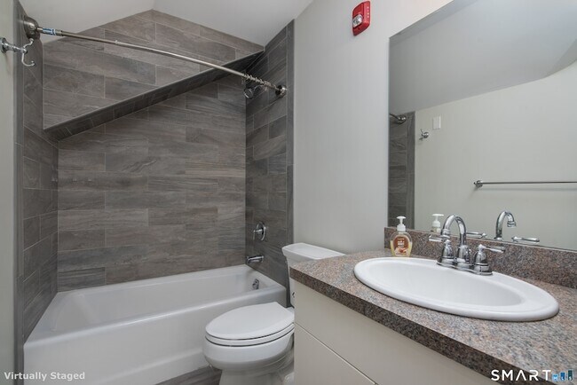 Building Photo - 82 Wall St