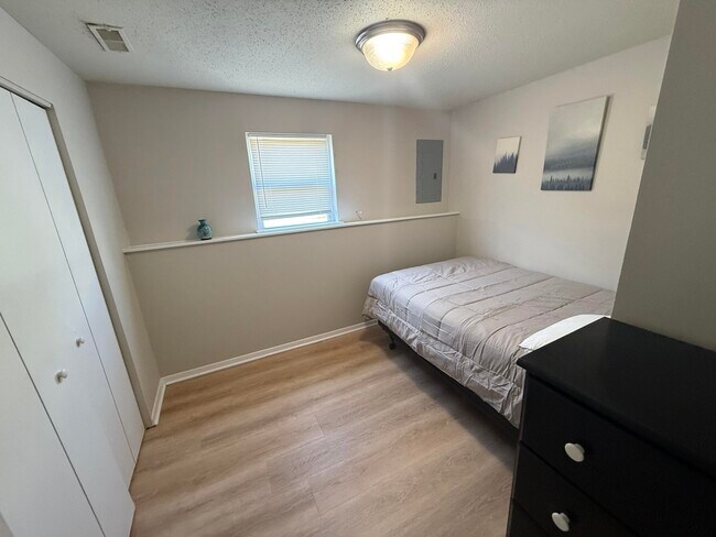 Building Photo - 205 Wheaton Ct