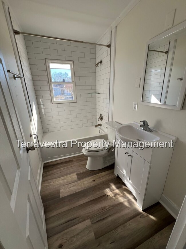 Building Photo - Beautifully remodeled 3 bedroom in Upper D...